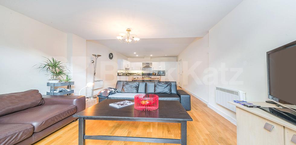 			STUNNING TWO BED WITH ROOF TERRACE!, 2 Bedroom, 1 bath, 1 reception Flat			 Axminster Road, HOLLOWAY